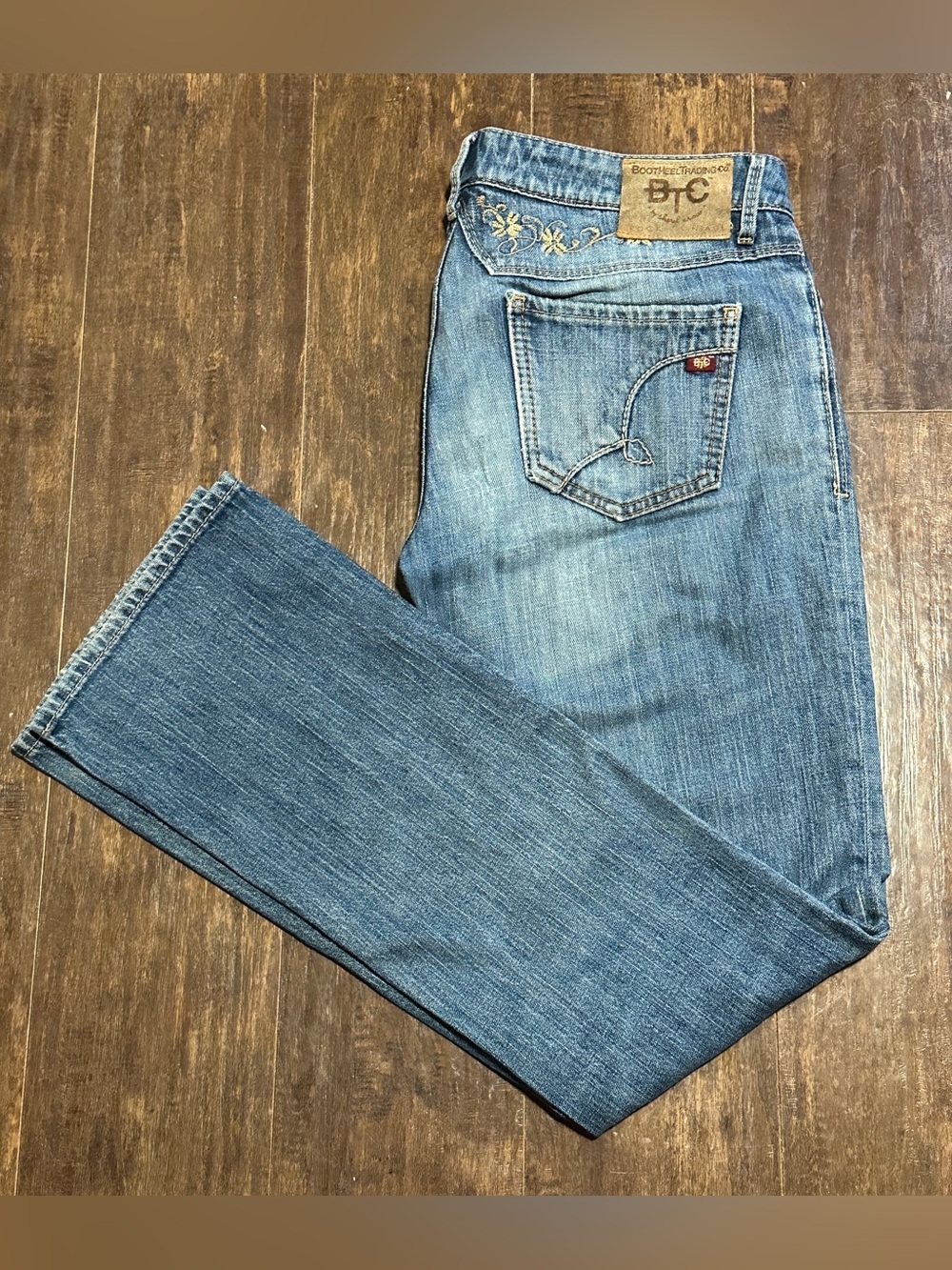 Bootheel Trading Co Savannah Floral Embroidery Denim Blue Jeans Women’s 30x32